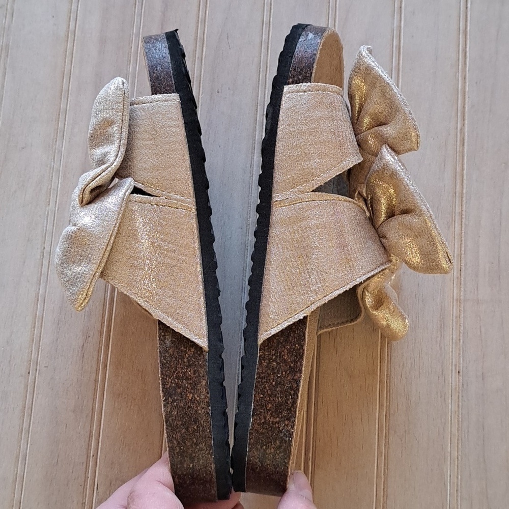 NEW Sip Boutique Metallic Gold Bows Slip-On Girly Fun Comfy Sandals Cork Footbed - Picture 7 of 9